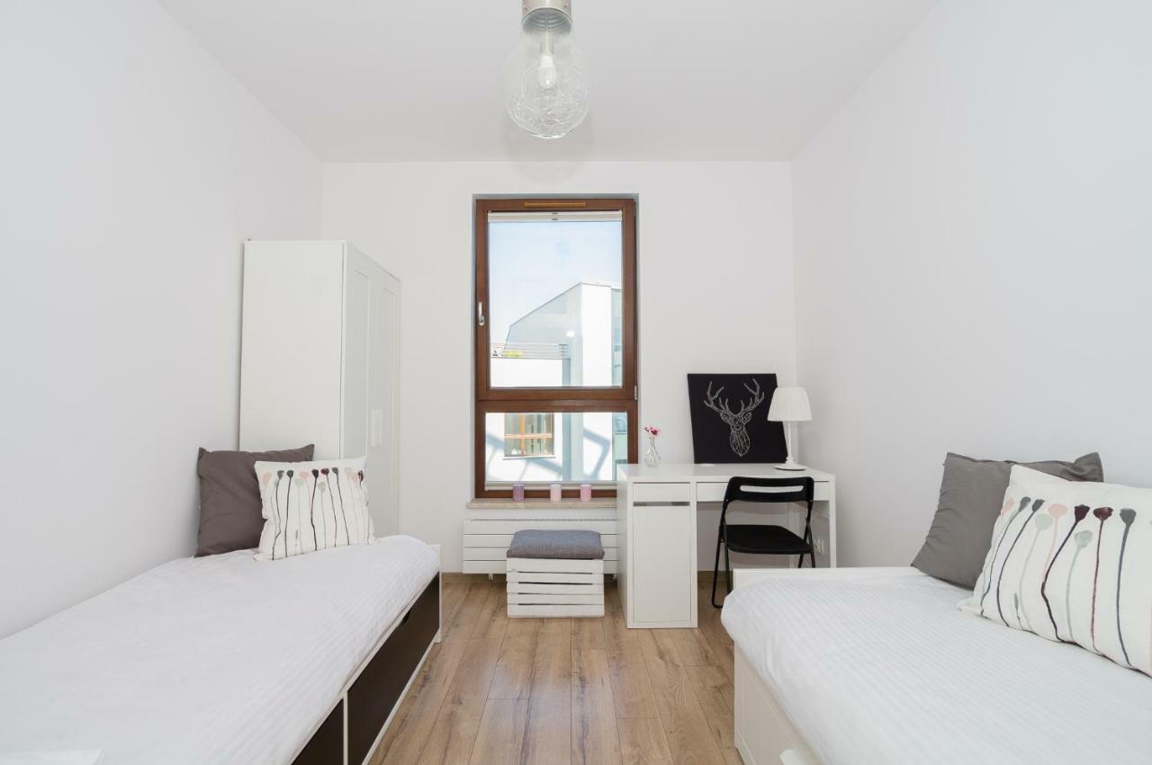 Apartment Chill Out Like A Local From Downtown Apt For 6 Parking